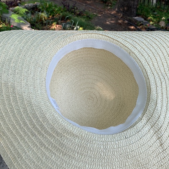 Tan beach hat - Picture 4 of 4